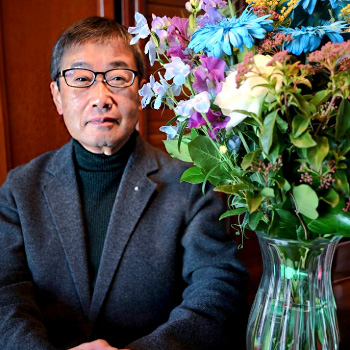 前代表　現取締役 相談役 須賀井 本男