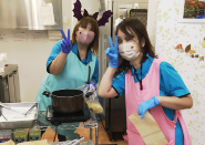 地域交流（ハロウィン）近所の子供たちを仮装でお迎え！！お菓子とシャカシャカポテトをプレゼント！！